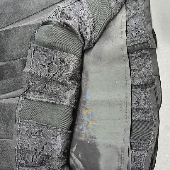 Black Pleated Skirt 2 - Picture 4 of 8